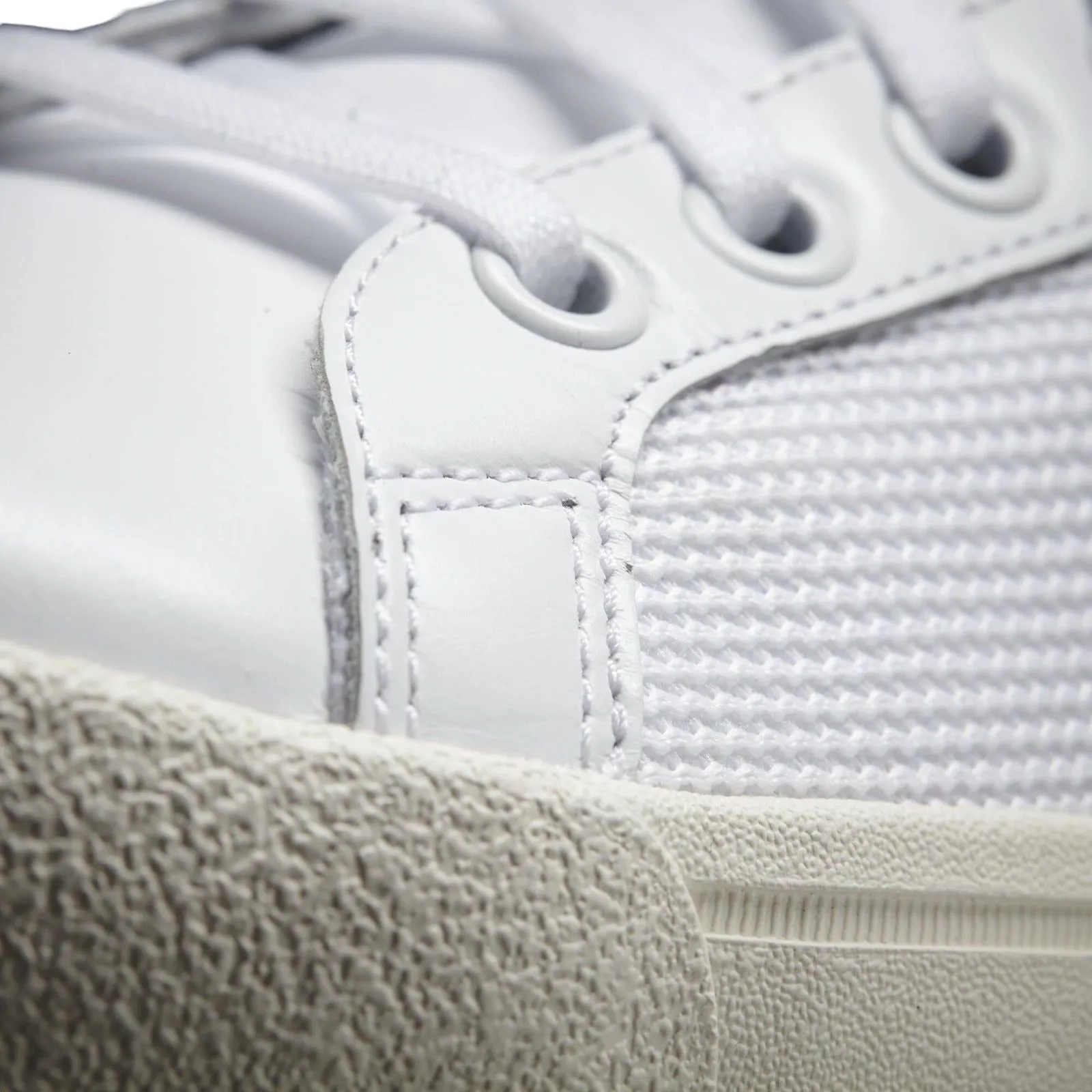 adidas Originals Unisex Rod Laver Vintage Shoes - White / Black