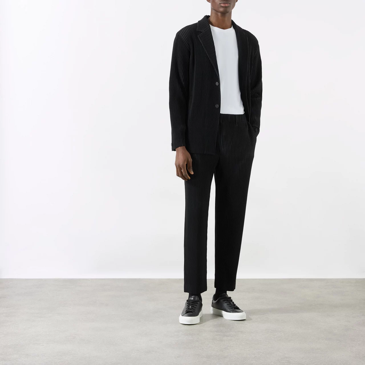 HOMME PLISSÉ ISSEY MIYAKE Basic Tailored Pleated Trousers - Black