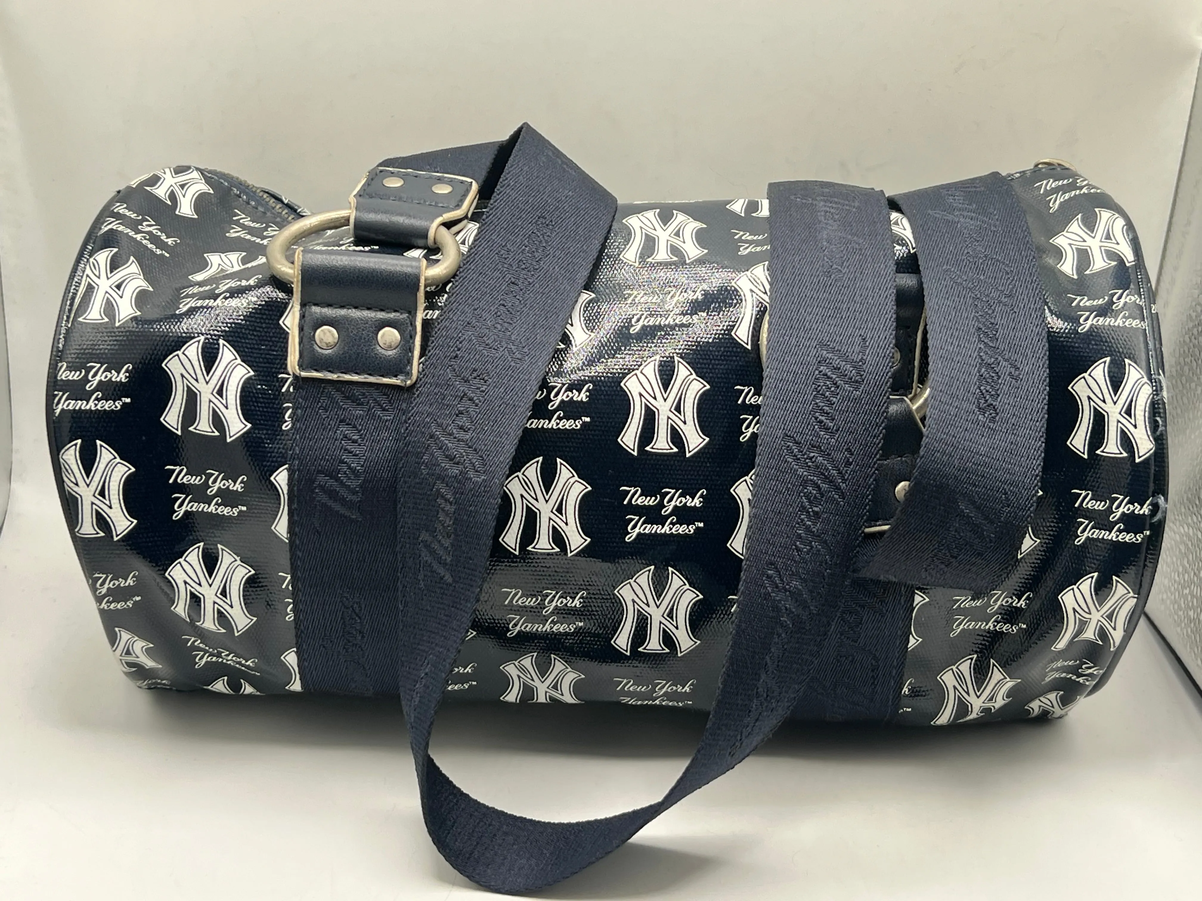 New York Yankees MLB Genuine Merchandise Round Cylinder Handbag