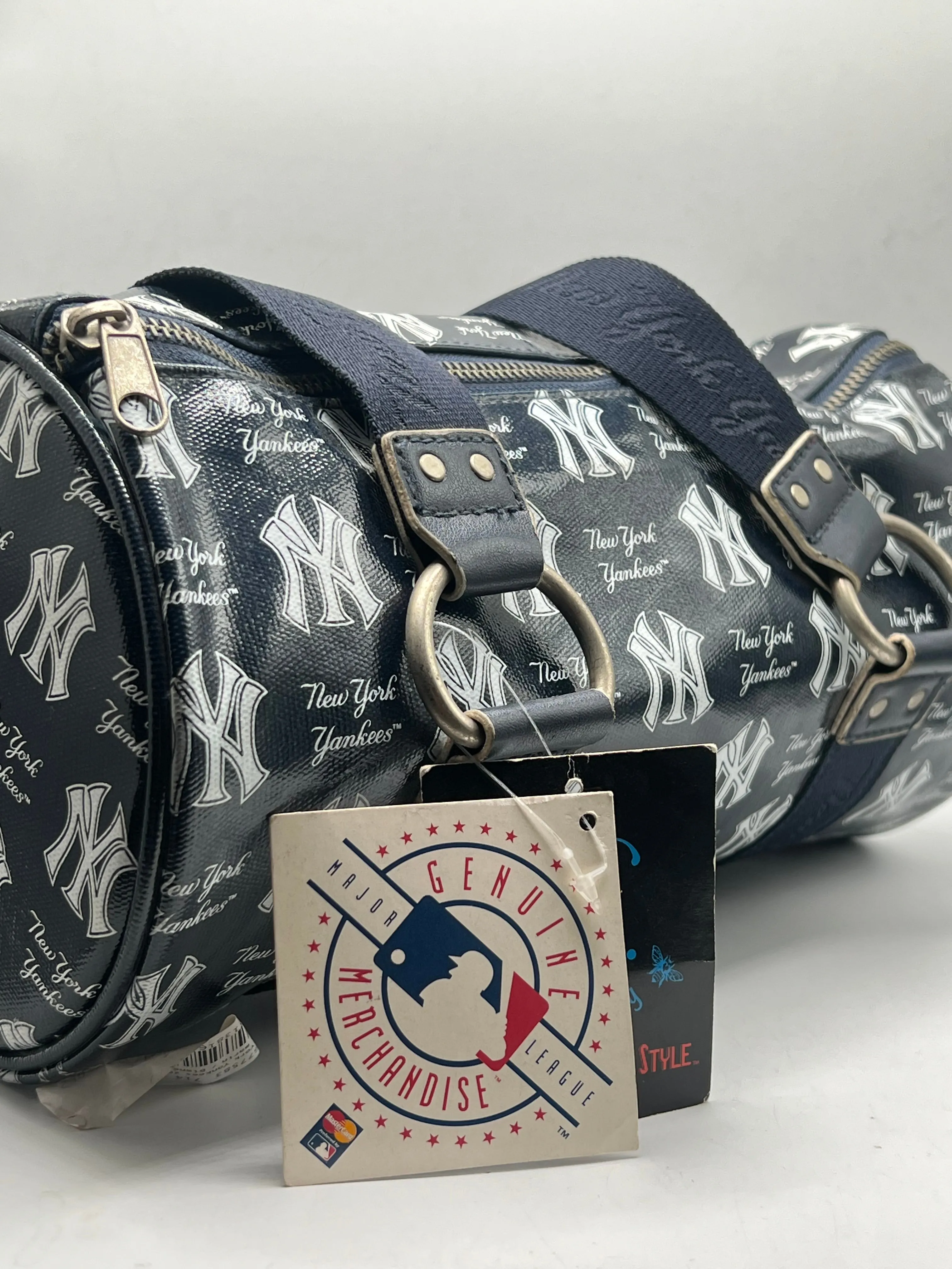 New York Yankees MLB Genuine Merchandise Round Cylinder Handbag