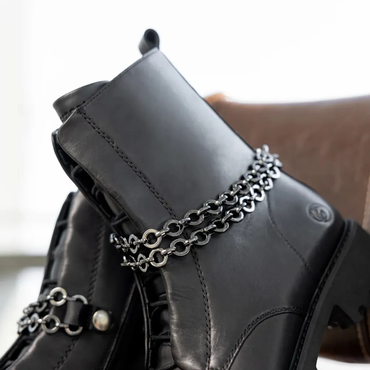 Remonte D8665-00 Black Boot With Chain